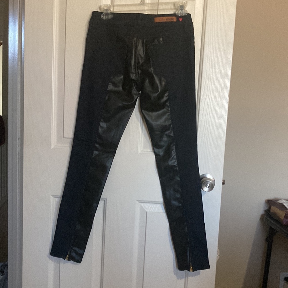 Love Moschino Size 27 black denim & faux leather jeans Made in Tunisia 4 pockets